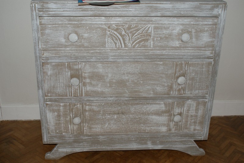 Commode patinée cire blanche 